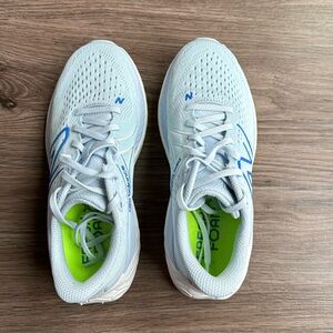 New Balance 860s